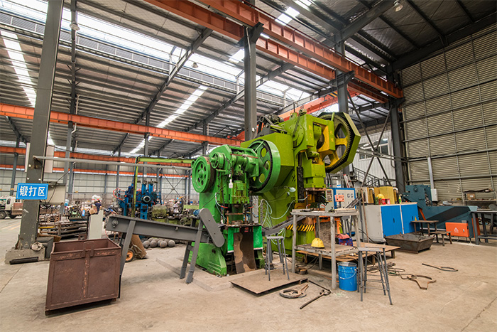 凌海网架配件-锥头加工车间